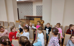 Fotorelacja z obchodów Światowego Dnia Pluszowego Misia w bibliotece