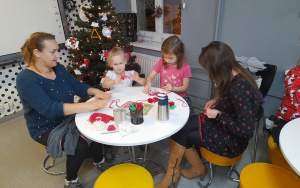 Uczestnicy zajęć w ramach Klubu Książkowych Jeżyków