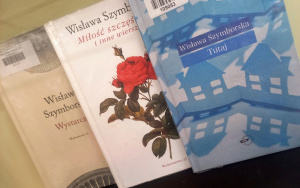 Wystawa poświęcona Wisławie Szymborskiej w oleśnickiej bibliotece