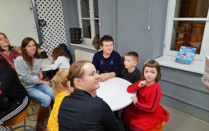 Uczestnicy zajęć w ramach Klubu Książkowych Jeżyków