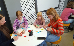 Uczestnicy zajęć w ramach Klubu Książkowych Jeżyków