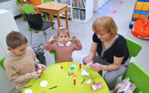 Uczestnicy zajęć w ramach Klubu Książkowych Jeżyków