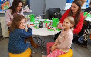 Uczestnicy zajęć w ramach Klubu Książkowych Jeżyków