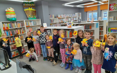 Uczestnicy zajęć w ramach Klubu Książkowych Jeżyków