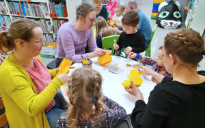 Uczestnicy zajęć w ramach Klubu Książkowych Jeżyków