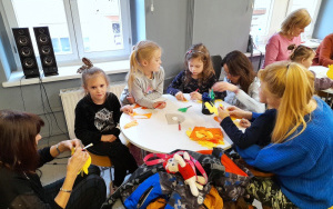 Uczestnicy zajęć w ramach Klubu Książkowych Jeżyków