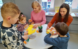 Uczestnicy zajęć w ramach Klubu Książkowych Jeżyków