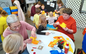 Uczestnicy zajęć w ramach Klubu Książkowych Jeżyków