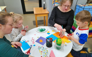 Uczestnicy zajęć w ramach Klubu Książkowych Jeżyków