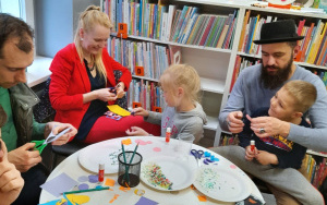 Uczestnicy zajęć w ramach Klubu Książkowych Jeżyków