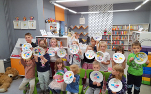 Uczestnicy zajęć w ramach Klubu Książkowych Jeżyków
