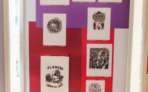 Plansza z XII Międzynarodowej Wystawy Ekslibrisów i Małych Form Graficznych Kwiaty. Poeci Ziemi