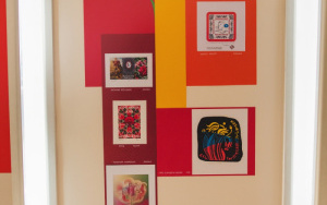 Plansza z XII Międzynarodowej Wystawy Ekslibrisów i Małych Form Graficznych Kwiaty. Poeci Ziemi