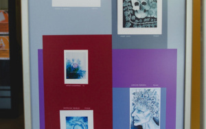 Plansza z XII Międzynarodowej Wystawy Ekslibrisów i Małych Form Graficznych Kwiaty. Poeci Ziemi