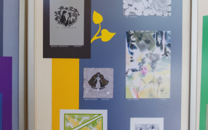 Plansza z XII Międzynarodowej Wystawy Ekslibrisów i Małych Form Graficznych Kwiaty. Poeci Ziemi