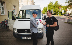 Fotorelacja z dostawy książek do Dolonośląskiego Centrum Onkologii
