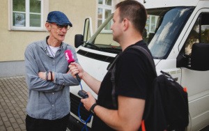 Fotorelacja z dostawy książek do Dolonośląskiego Centrum Onkologii