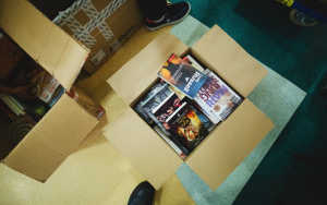 Fotorelacja z dostawy książek do Dolonośląskiego Centrum Onkologii