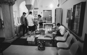 Fotorelacja z dostawy książek do Dolonośląskiego Centrum Onkologii