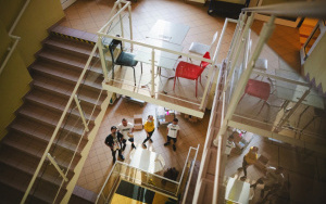 Fotorelacja z dostawy książek do Dolonośląskiego Centrum Onkologii