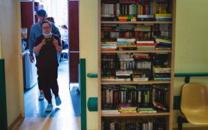 Fotorelacja z dostawy książek do Dolonośląskiego Centrum Onkologii