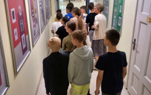 Wizyta piątoklasistów ze Szkoły Katolickiej w oleśnickiej bibliotece