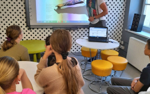 Wizyta piątoklasistów ze Szkoły Katolickiej w oleśnickiej bibliotece