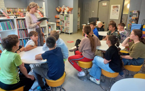 Wizyta piątoklasistów ze Szkoły Katolickiej w oleśnickiej bibliotece