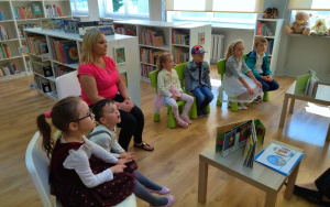 Fotorelacja z wizyty przedszkolaków w Bibliotece Pod Pegazem