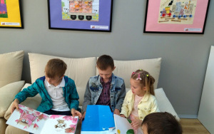 Fotorelacja z wizyty przedszkolaków w Bibliotece Pod Pegazem