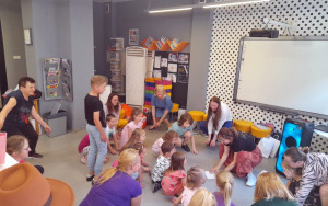 Uczestnicy zajęć w ramach Klubu Książkowych Jeżyków