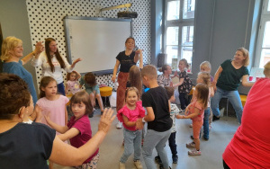 Uczestnicy zajęć w ramach Klubu Książkowych Jeżyków