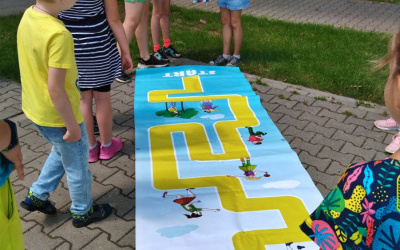 Uczestnicy zajęć wakacyjnych w Bibliotece Pod Pegazem