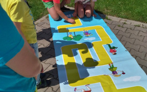 Uczestnicy zajęć wakacyjnych w Bibliotece Pod Pegazem