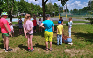 Uczestnicy zajęć wakacyjnych w Bibliotece Pod Pegazem