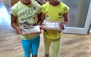 Uczestnicy zajęć wakacyjnych w Bibliotece Pod Pegazem