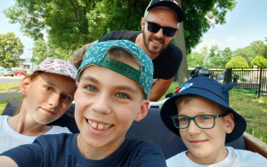 Uczestnicy spotkań w ramach projektu fotograficznego "Polska oczami dzieci"