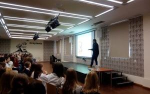 Fotorelacja z wykładu pt. "Historia kina japońskiego"