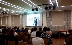 Fotorelacja z wykładu pt. "Historia kina japońskiego"