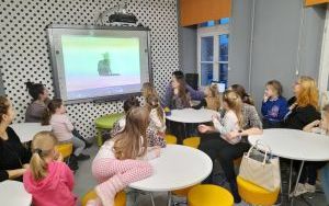 Uczestnicy zajęć w ramach Klubu Książkowych Jeżyków