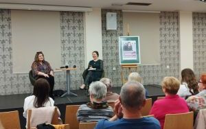 Fotorelacja ze spotkania autorskiego z Joanną Jax