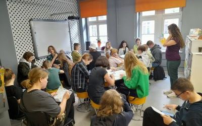 Uczestnicy spotkania Klubu Miłośników Mangi i Anime OTAKU