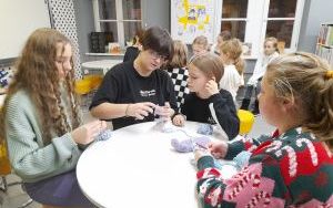 Fotorelacja z warsztatów szydełkowania w Bibliotece "Pod Sową" (11)