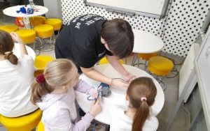 Fotorelacja z warsztatów szydełkowania w Bibliotece "Pod Sową" (4)