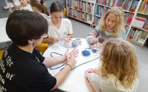 Fotorelacja z warsztatów szydełkowania w Bibliotece "Pod Sową" (5)