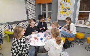 Fotorelacja z warsztatów szydełkowania w Bibliotece "Pod Sową" (8)