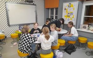 Fotorelacja z warsztatów szydełkowania w Bibliotece "Pod Sową" (9)