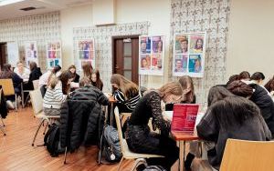 Fotorelacja z pisania listów Amnesty International