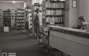 Wnętrza wypożyczalni dla dorosłych MBP, 1979 r.