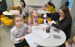 Fotorelacja z zajęć w ramach Klubu Książkowych Jeżyków